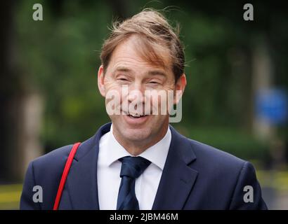 London, Großbritannien. 06.. Juni 2022. Der konservative Abgeordnete TOBIAS ELLWOOD wird in Westminster gesehen. Später heute wird Premierminister Boris Johnson mit einem Vertrauensvotum konfrontiert sein. Bildnachweis: Ben Cawthra/Sipa USA **KEINE Verkäufe in Großbritannien** Bildnachweis: SIPA USA/Alamy Live News Stockfoto