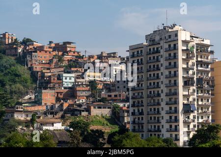 Bild einer bedürftigen Gemeinde in Rio de Janeiro im Norden der Stadt Stockfoto