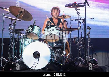 Mountain View, USA. 05.. Juni 2022. Ashton Irwin- 5 Sekunden Sommer tritt während des Wazzmatazz von Wild 9y am 05. Juni 2022 im Shoreline Amphitheater in Mountain View, Kalifornien, auf. Foto: CHRIS TUITE/imageSPACE/Sipa USA Kredit: SIPA USA/Alamy Live News Stockfoto