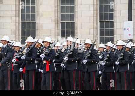 London, Großbritannien, 5.. Juni 2022, Platinum Jubilee Pageant Along the Mall. Vom Westminister zum Buckingham Palace. Für Queen and Country, Teil 1 der Pageant., Andrew Lalchan Photography/Alamy Live News Stockfoto