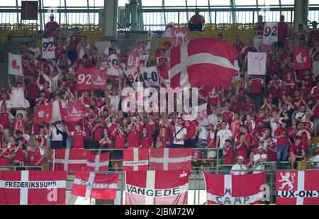 Ernst-Happel-Stadion, Wien, Österreich. 6.. Juni 2022. Fans vor Österreich gegen Dänemark, UEFA Nations League, UEFA Nations League im Ernst-Happel-Stadion, Wien, Österreich. Ulrik Pedersen/CSM/Alamy Live News Stockfoto