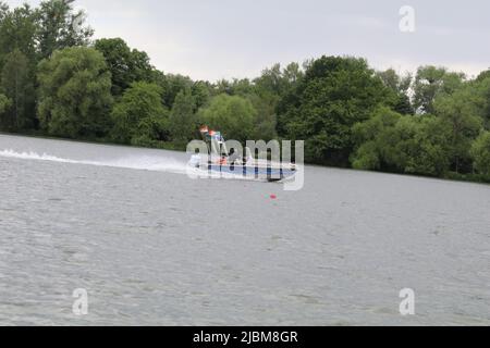 Hannover, Niedersachsen, Deutschland. 6.. Juni 2022. Touristen genießen den Sommer am Maschsee in Hannover, Deutschland. (Bild: © Tubal Sapkota/Pacific Press via ZUMA Press Wire) Stockfoto