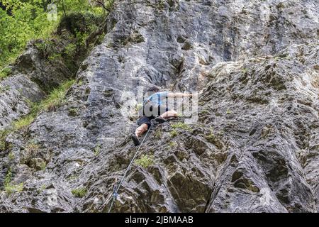 Italien Venetien Monte Grappa - Valle Santa Felicita - Klettern - Pilastro della Felicità - Via 'Gio' Stockfoto