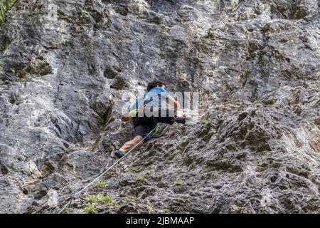 Italien Venetien Monte Grappa - Valle Santa Felicita - Klettern - Pilastro della Felicità - Via 'Gio' Stockfoto