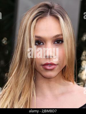 Hollywood, Usa. 06.. Juni 2022. HOLLYWOOD, LOS ANGELES, KALIFORNIEN, USA - 06. JUNI: Das amerikanische Model Alexis Ren kommt bei der Los Angeles Premiere von Universal Picics' 'Jurassic World Dominion' an, die am 6. Juni 2022 im TCL Chinese Theatre IMAX in Hollywood, Los Angeles, Kalifornien, USA, stattfand. (Foto von Xavier Collin/Image Press Agency) Quelle: Image Press Agency/Alamy Live News Stockfoto