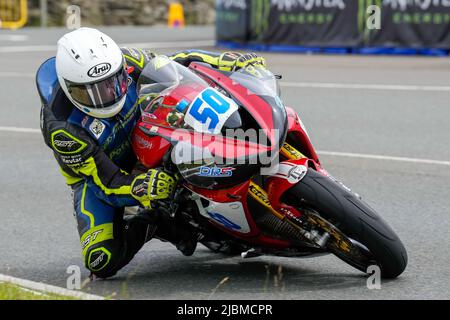 Douglas, Isle Of Man. 06.. Juni 2022. Paul Potchy Williams (Yamaha YZF-R6) vertritt SMW Racing während des Monster Energy Supersport TT Race 1 auf der Isle of man, Douglas, Isle of man am 6. Juni 2022. Foto von David Horn/Prime Media Images Kredit: Prime Media Images/Alamy Live News Stockfoto