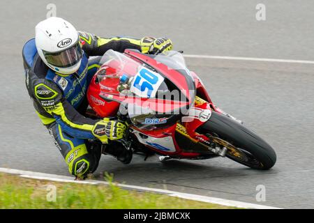 Douglas, Isle Of Man. 06.. Juni 2022. Paul Potchy Williams (Yamaha YZF-R6) vertritt SMW Racing während des Monster Energy Supersport TT Race 1 auf der Isle of man, Douglas, Isle of man am 6. Juni 2022. Foto von David Horn/Prime Media Images Kredit: Prime Media Images/Alamy Live News Stockfoto