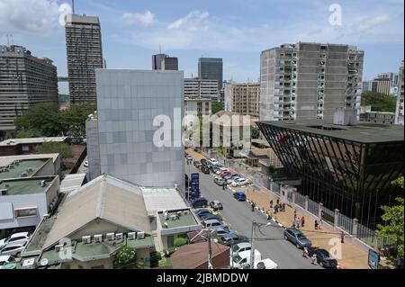 ELFENBEINKÜSTE, Abidjan, Stadtzentrum Plateau, große Bürogebäude / ELFENBEINKUESTE, Abidjan, Stadtzentrum Plateau, Hochhäuser Stockfoto