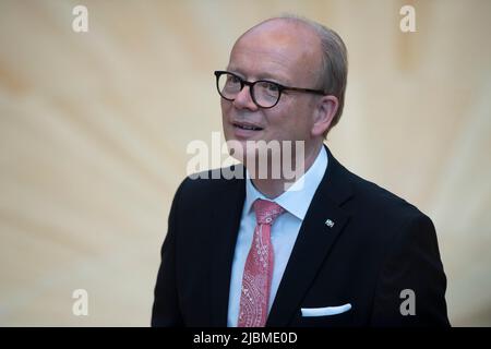 Düsseldorf, Deutschland. 01.. Juni 2022. Andre KUPER, CDU, Präsident des Landtags von Nordrhein-Westfalen, Präsident des Landtags von Nordrhein-Westfalen, konstituierende Sitzung des Landtags von Nordrhein-Westfalen, im Landtag von Nordrhein-Westfalen NRW, Düsseldorf am 1.. Juni 2022, Â Quelle: dpa/Alamy Live News Stockfoto