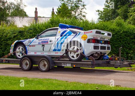 2005 British Ford RS200 Lombard Rally; weißer Ford RS 200 1794 ccm Benzin-Roadster in Rallye sponsert Farben, Ankunft in worden Park Motor Village, Leyland, Großbritannien Stockfoto