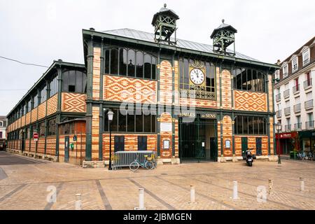 Die überdachte Markthalle von Sens, die am Ende des xix. Jahrhunderts erbaut wurde und als National Historic Landmark (Monument hHistorique), Yonne Abfahrt, aufgeführt ist Stockfoto