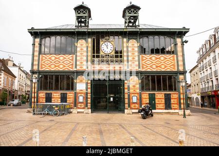 Die überdachte Markthalle von Sens, die am Ende des xix. Jahrhunderts erbaut wurde und als National Historic Landmark (Monument hHistorique), Yonne Abfahrt, aufgeführt ist Stockfoto