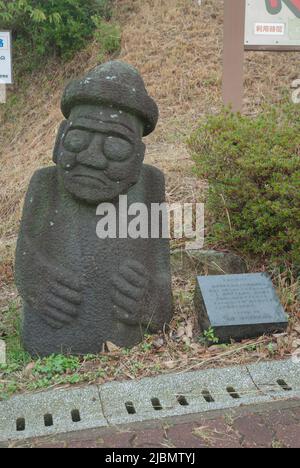 Kleine Statuen auf dem Mount Inasa, Nagasaki, Japan Stockfoto