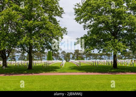 Frankreich, Calvados (14), Colleville-sur-Mer, Premier Cimetière militaire américain de la Seconde Guerre mondiale, croix en marbre Blanc où reposent les Stockfoto