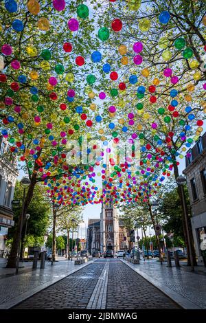 Bubblesky : les bulles flottantes de Patricia Cunha à Calais. L'artiste portugaise se propose de colurer les rues des villes. Stockfoto