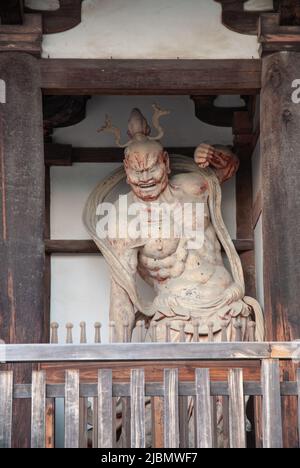 Kongo rikishi, der schutzgott im Todaiji-Tempelkomplex in Nara, Honshu, Japan Stockfoto