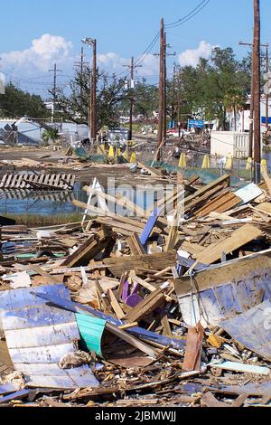 Der Hurrikan Katrina war der teuerste in der Geschichte der USA und hinterließ weitreichende wirtschaftliche Auswirkungen. Die Öl- und Gasindustrie wurde nach dem Stor lahmgelegt Stockfoto