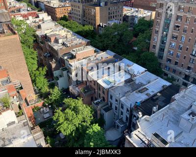 Wohnungsbestand und andere Gebäude in der Upper West Side in New York am Montag, den 6. Juni 2022. (© Frances M. Roberts) Stockfoto