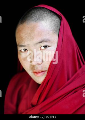 Porträt einer tibetisch-buddhistischen Nonne. Mcleod Ganj, Dharamsala, Indien. Stockfoto