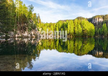 Adrspach See, Teil des Naturreservats Adrspach-Teplice Rocks, Tschechische Republik Stockfoto