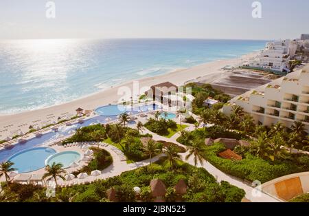 Die Aussicht von Zimmer 3016 im Live Aqua Resort & Spa, einem luxuriösen All-Inclusive-Hotel mit 371 Zimmern in Cancuns Hotelzone. Cancun, Quintana Roo, Mexiko. Stockfoto