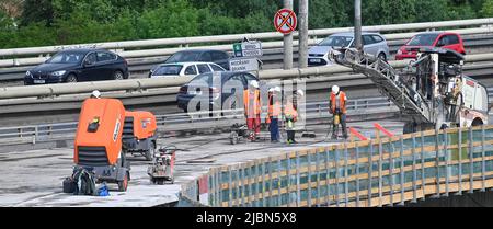 Prag, Tschechische Republik. 07.. Juni 2022. Die erste Etappe des Wiederaufbaus der Barrandov-Brücke wird am 7. Juni 2022 in Prag, Tschechien, fortgesetzt. Quelle: VIT Simanek/CTK Photo/Alamy Live News Stockfoto