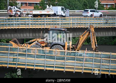 Prag, Tschechische Republik. 07.. Juni 2022. Die erste Etappe des Wiederaufbaus der Barrandov-Brücke wird am 7. Juni 2022 in Prag, Tschechien, fortgesetzt. Quelle: VIT Simanek/CTK Photo/Alamy Live News Stockfoto