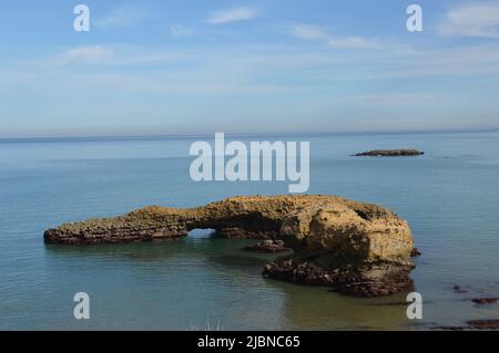 Ebbe auf Kosten von Biarritz Stockfoto