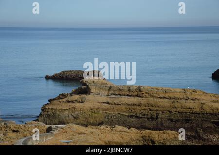 Ebbe auf Kosten von Biarritz Stockfoto