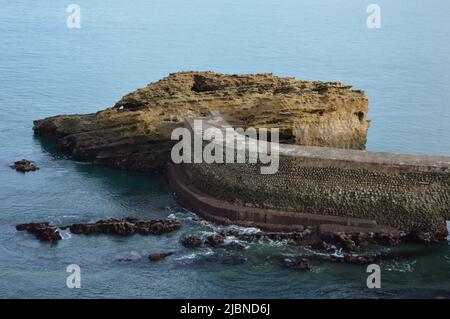 Ebbe auf Kosten von Biarritz Stockfoto