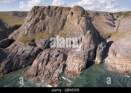 Luftaufnahme der Paviland Cave, Goat;s Hole, South Gower Cliffs, Wales, Großbritannien Stockfoto