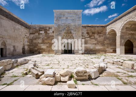 Innenhof des Sultan Han, traditionelle Karawanserei, Sultanhanı Kervansaray, Aksaray, Türkei Stockfoto