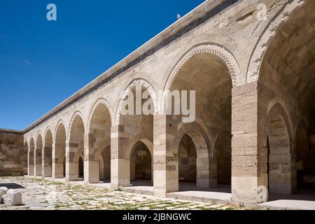 Innenhof des Sultan Han, traditionelle Karawanserei, Sultanhanı Kervansaray, Aksaray, Türkei Stockfoto