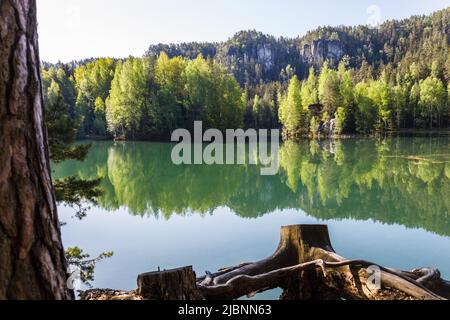 Adrspach-See im Naturschutzgebiet Adrspach-Teplice Rocks, Tschechische Republik Stockfoto