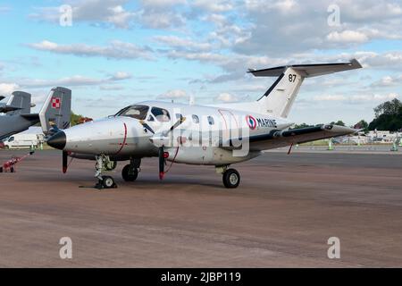 Ein Embraer EMB-121 Xingu-Flugzeug der französischen Marine (Marine Nationale) beim Royal International Air Tattoo 2019 bei RAF Fairford in Gloucestershire, England Stockfoto