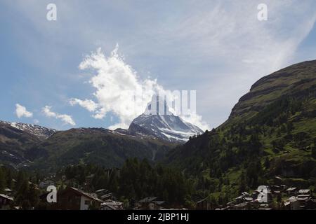 Das Matterhorn, umgeben von einer Drachenwolke Stockfoto