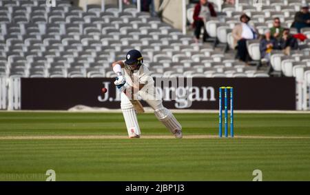 Middlesex in Aktion gegen Derbyshire bei Lords beim Saisonauftakt am 10.. April 2022 Stockfoto