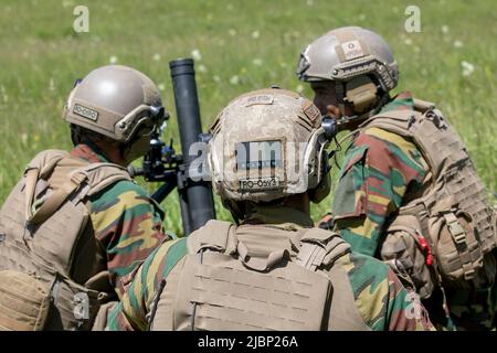 Cincu, Rumänien, 07. Juni 2022. Die belgische Armee-Abteilung in Cincu, Rumänien, führt am Dienstag, dem 07. Juni 2022, eine Übung durch. BELGA FOTO HATIM KAGHAT Stockfoto