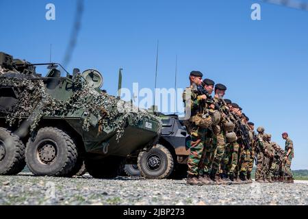 Cincu, Rumänien, 07. Juni 2022. Die belgische Armee-Abteilung in Cincu, Rumänien, führt am Dienstag, dem 07. Juni 2022, eine Übung durch. BELGA FOTO HATIM KAGHAT Stockfoto