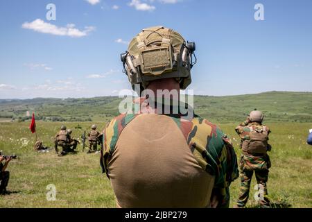 Cincu, Rumänien, 07. Juni 2022. Die belgische Armee-Abteilung in Cincu, Rumänien, führt am Dienstag, dem 07. Juni 2022, eine Übung durch. BELGA FOTO HATIM KAGHAT Stockfoto