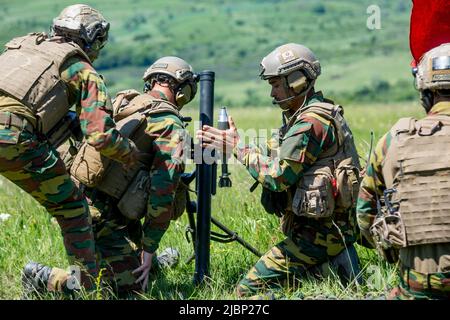 Cincu, Rumänien, 07. Juni 2022. Die belgische Armee-Abteilung in Cincu, Rumänien, führt am Dienstag, dem 07. Juni 2022, eine Übung durch. BELGA FOTO HATIM KAGHAT Stockfoto