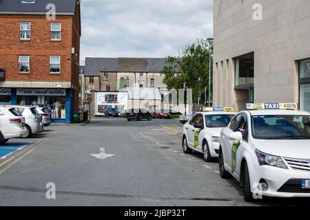 Tralee, Irland - 1.. Juni 2022, Stadt Tralee Bunte Straßen und Stadtviertel, Grafschaft Kerry, Irland Stockfoto