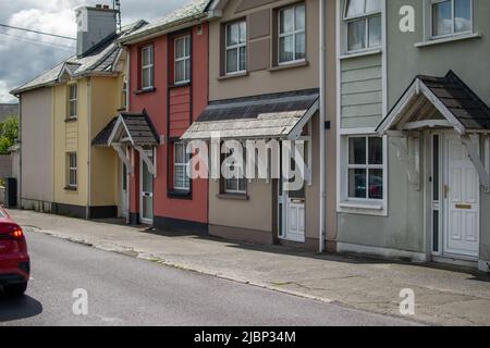 Tralee, Irland - 1.. Juni 2022, Stadt Tralee Bunte Straßen und Stadtviertel, Grafschaft Kerry, Irland Stockfoto