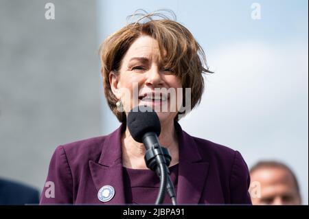 Washington, Usa. 07.. Juni 2022. Die US-Senatorin Amy Klobuchar (D-MN) spricht bei der Eröffnung des National Gun Violence Memorial. Kredit: SOPA Images Limited/Alamy Live Nachrichten Stockfoto