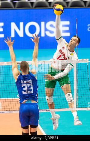 Ottawa, Kanada. 07 Juni 2022. Asparuh Asparuhov (14 -- aus Bulgarien) bei der Volleyball-Aktion des FIVB Nations Cup zwischen Bulgarien und Serbien in Ottawa, Kanada. Stockfoto