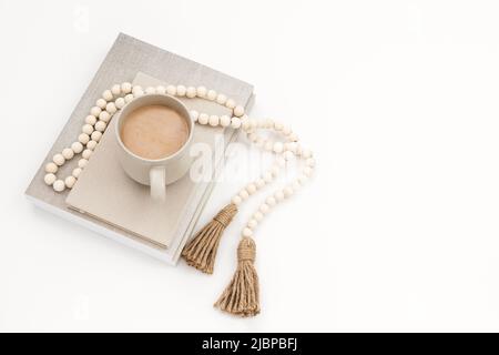 Minimalistischer Schreibtisch Im Boho-Stil Stockfoto