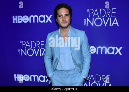 Mexiko-Stadt, Mexiko-Stadt, Mexiko. 7.. Juni 2022. 7. Juni 2022, Mexiko-Stadt, Mexiko: Diego Boneta nimmt am violetten Teppich der Vorführung von „Vater der Braut“ in der Hacienda de los Morales Teil. Am 7. Juni 2022 in Mexiko-Stadt, Mexiko. (Bild: © Carlos Tischler/eyepix via ZUMA Press Wire) Stockfoto