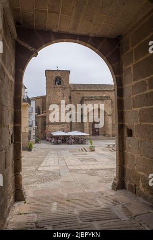 Marquis von Mirabel Palace Passage von Plasencia. Mittelalterliche Straße in der Altstadt, Caceres, Extremadura, Spanien Stockfoto