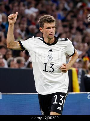 München, Deutschland. 7.. Juni 2022. Deutschlands Thomas Müller reagiert während der UEFA Nations League Am 7. Juni 2022 In der Allianz Arena in München auf Ein Fußballspiel zwischen Deutschland und England. Quelle: Philippe Ruiz/Xinhua/Alamy Live News Stockfoto