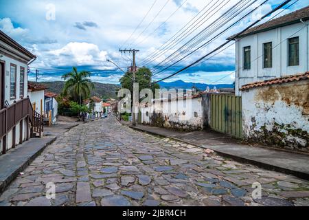 Diamantina, Brasilien - März 2. 2022: Straßen der Stadt, die zum UNESCO-Weltkulturerbe gehören Stockfoto